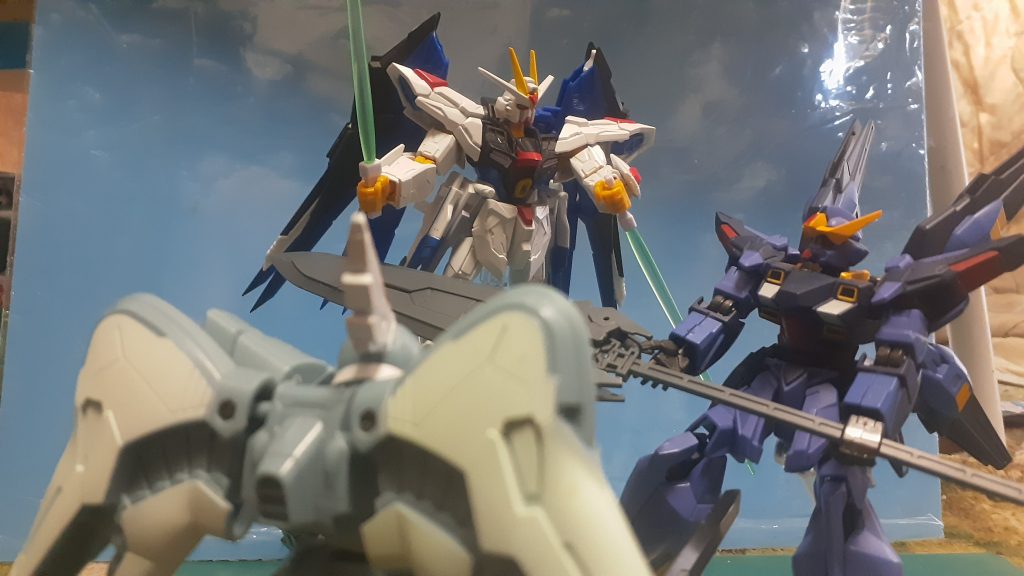 オプションパーツセットがまだまだ先なのでフリーダムの翼を付けて2式風に大気圏内はドラグーン使えないんで有だと思います。それを思うとカオス、デストロイは凄いですね、まああのやられ方見るとどうでもいいですけど
