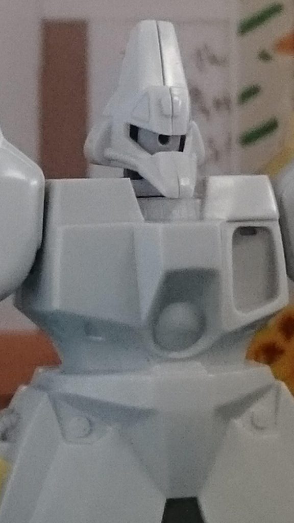 モノアイは左右に可動。