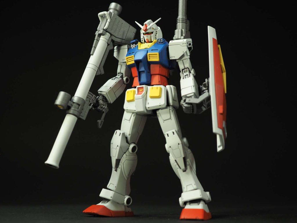 合わせ目消しもほとんどやっていませんが、バズーカの砲身の合わせ目が気になったので、ここだけ後ハメ加工有の合わせ目消しを行いました。