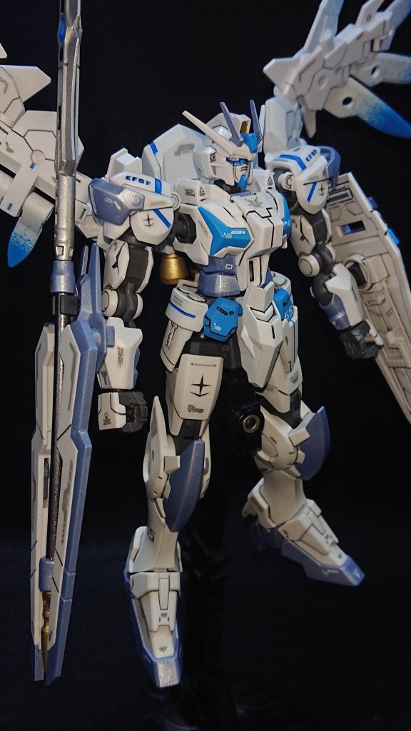 頭部       :ストライク胴体       :リヴランスヘブン腰部       :アストレイノーネイム肩        :エアリアル腕部       :エアリアル脚部       :ウイングガンダムゼロ炎バックパック:ウイングユニット(30MM)武装       :オリジナル武装(エアリアル+30MM)           シールド(ストライク)