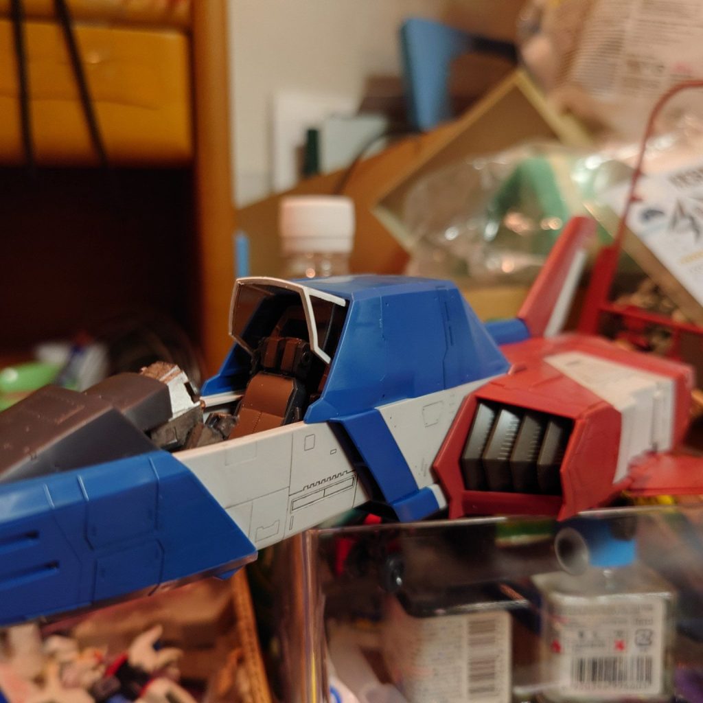 1／35コアファイターです。おまけに塗料をおつけします。青、赤、白 20241023_200050-aspect-ratio-