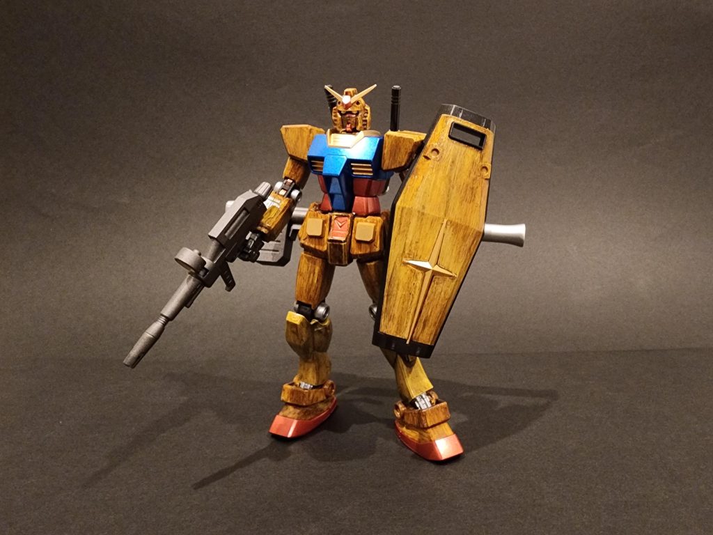 青、赤、金はエアーブラシで塗りました。