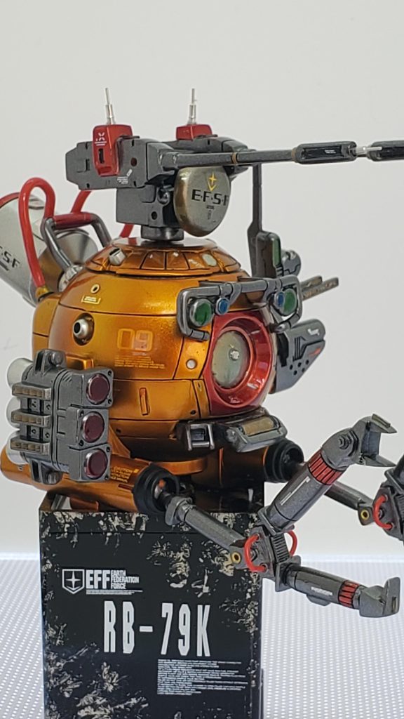 台座は100均の鉛筆立て？らしきものを加工し制作。