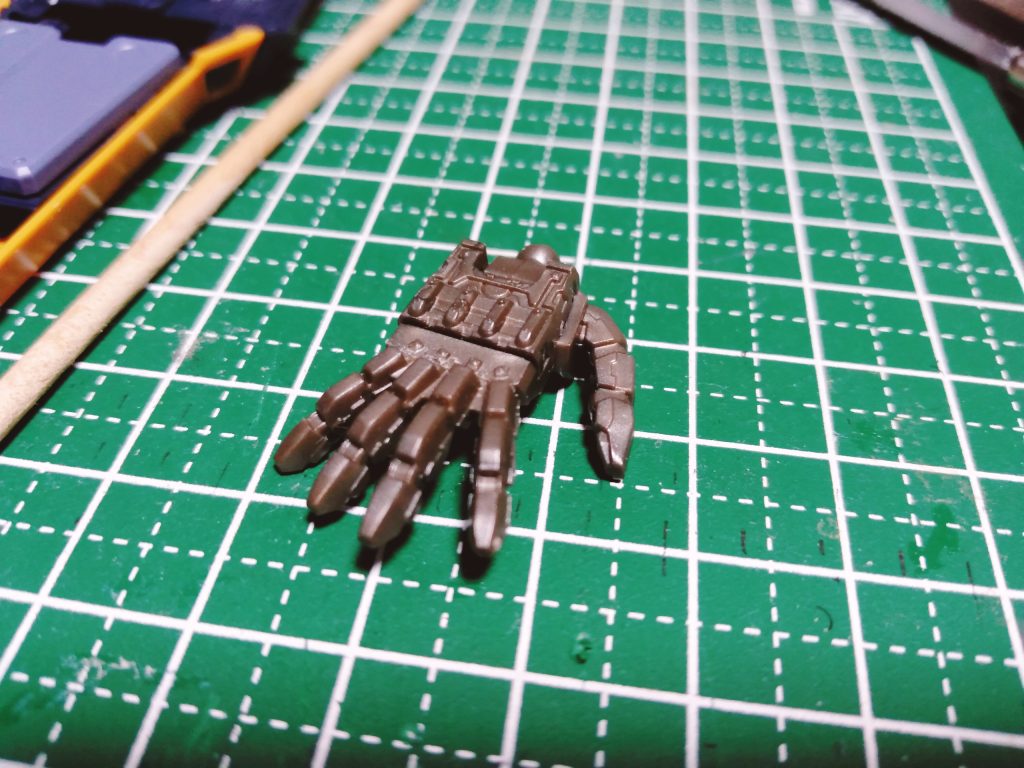 件のおててちゃん。コレだけでカッコイイのでたくさん欲しいけど売ってるの見かけないんよねぇ。一発ネタですが見て頂いて有難う御座いました〜(gandam-hand2)(gandam1)