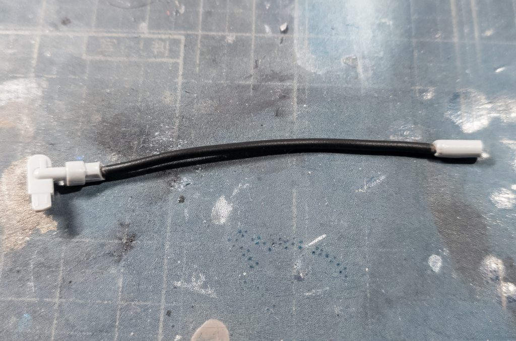 動力パイプは銅線を通しています。