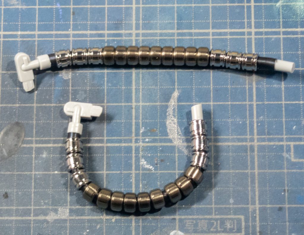 メタルパイプを通します。