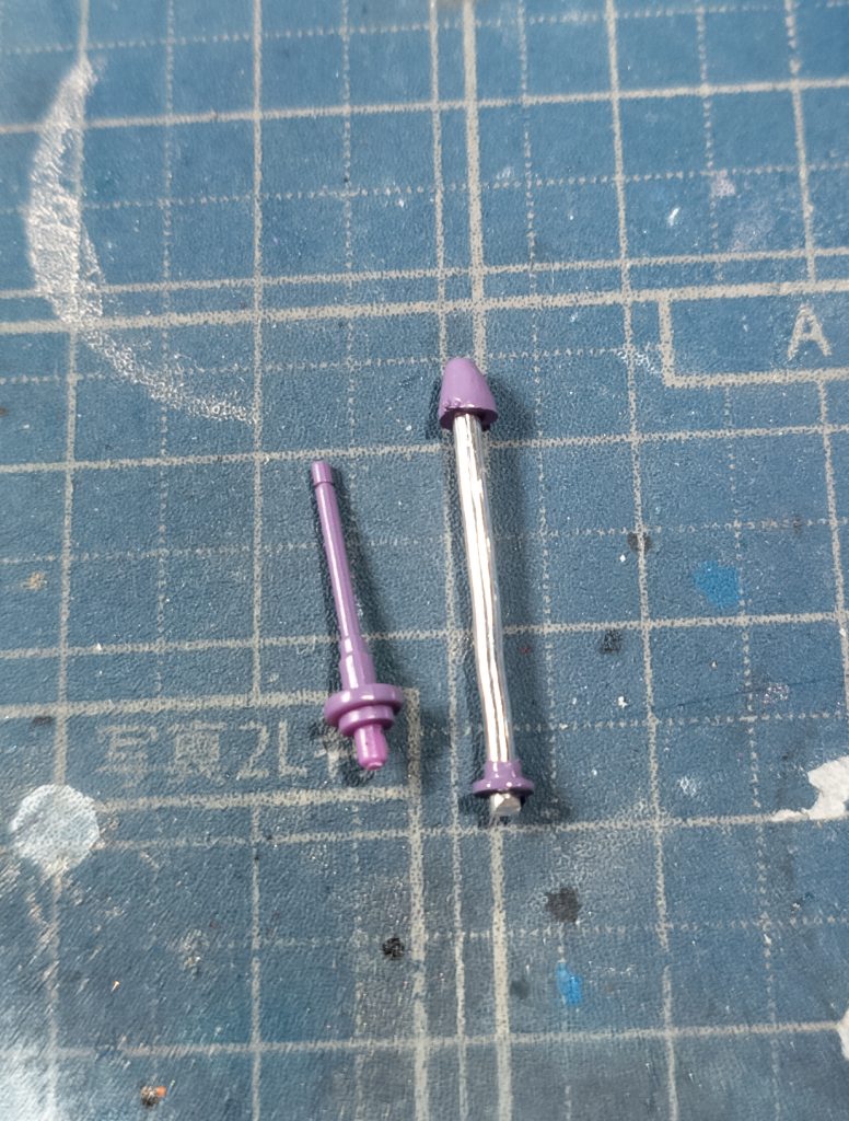 アンテナは0.3mmのアルミ線に、精密ネジのワッシャーとキャップを付けました。