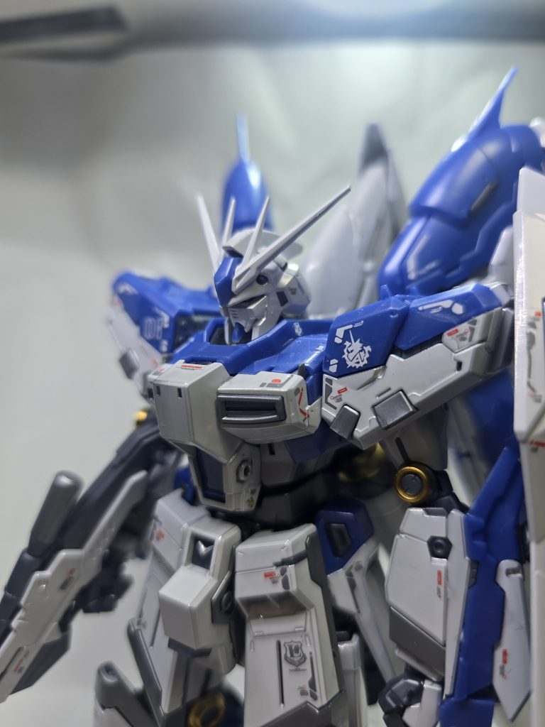 RG Hi-νガンダムチタニウムフィニッシュ