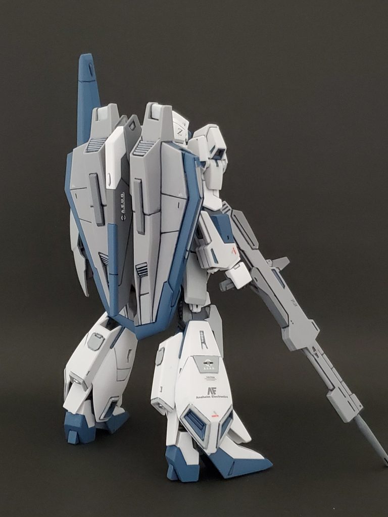 rear view～🎶通常のZガンダムと差違はありませんが、背部のブースターパック？のスラスター口にはコトブキ屋さんのパーツを使いディテールアップを行いました～👍️✨ 