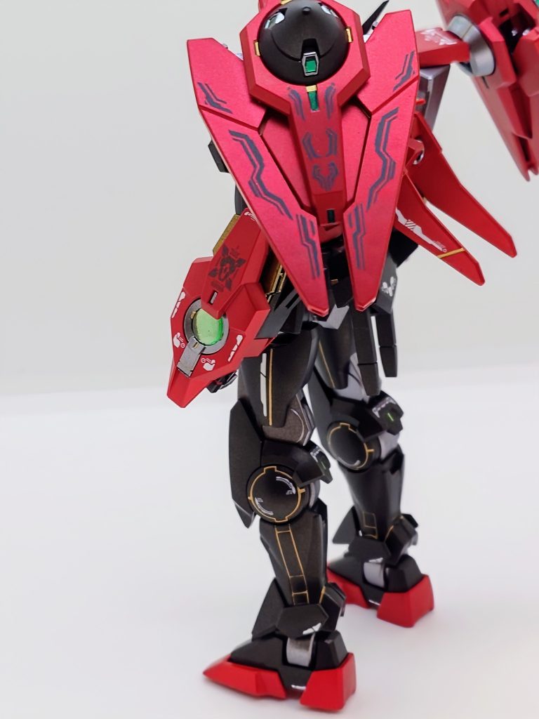 デカールはアシタのデカールからちょこちょこと…優秀なデザインが多くてやっぱり使いやすいです。今回はスミ入れの色を金にしてみましたが、黒色には結構マッチした気がします。