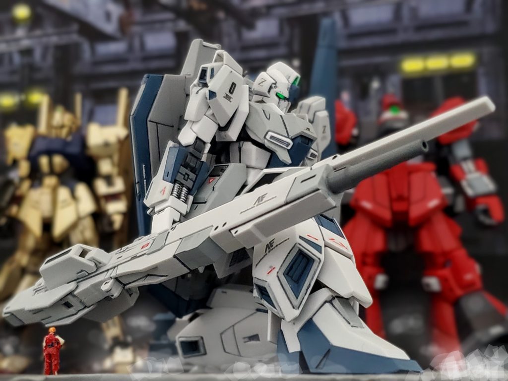 宇宙世紀0087年6月、ジャブロー降下作戦より宇宙へ戻ったクワトロ大尉はアーガマと共にグラナダへと帰還した🎵そのアーガマに開発が進行していたZガンダムの最終プロトタイプである0号機が運び込まれる🚚💨高性能ゆえに稼働テストすら通常のテストパイロットではままならないこの機体は、クワトロ大尉によってトライアルを行う事が決定した‼️最終的にエゥーゴのエースとなるであろうカミーユ・ビダンのためにも、Zガンダムの最終テストを快く引き受けたクワトロ大尉😌🎵ハンガー内でZガンダム0号機を見上げ、どれ程の仕上がりになっているのか期待を膨らませていた😎✨