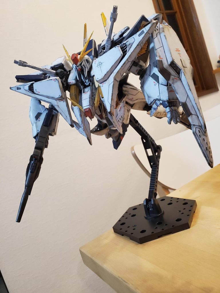 そもそも成型色仕上げだからな~wwやっぱXI-Gといえばミノフスキーフライトユニットを使った飛行姿勢が一番似合うと思う。だからこそ、個人的にこのキットにはアクションベース必須やと。だけどこのキット特有の飛行に特化したスタイル、フライトフォームは好きじゃないんだよな~…ww