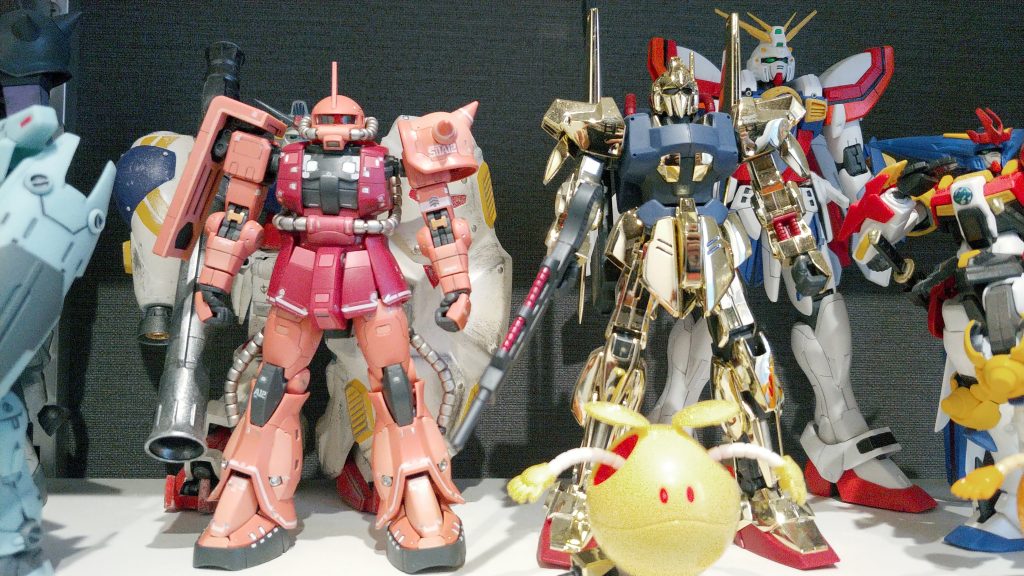 百式の隣に飾りました。ザクの方がちょっと小さいんですね