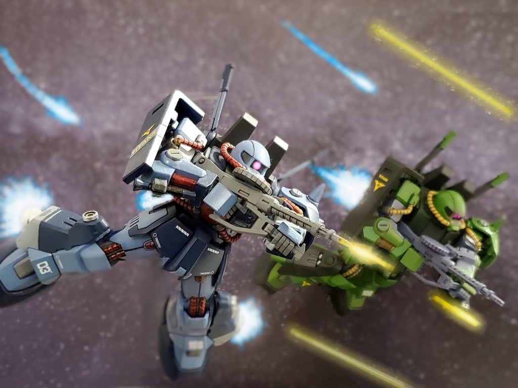 閃光✴️から逃れたハイザック部隊はハイパー・メガ・ランチャーの2射目がないと悟ったのか果敢にクワトロ大尉らのMS隊に攻撃を仕掛けてくる👊どうやらティターンズ憲兵部隊は実践慣れしているパイロットが多いようだ🤔💦