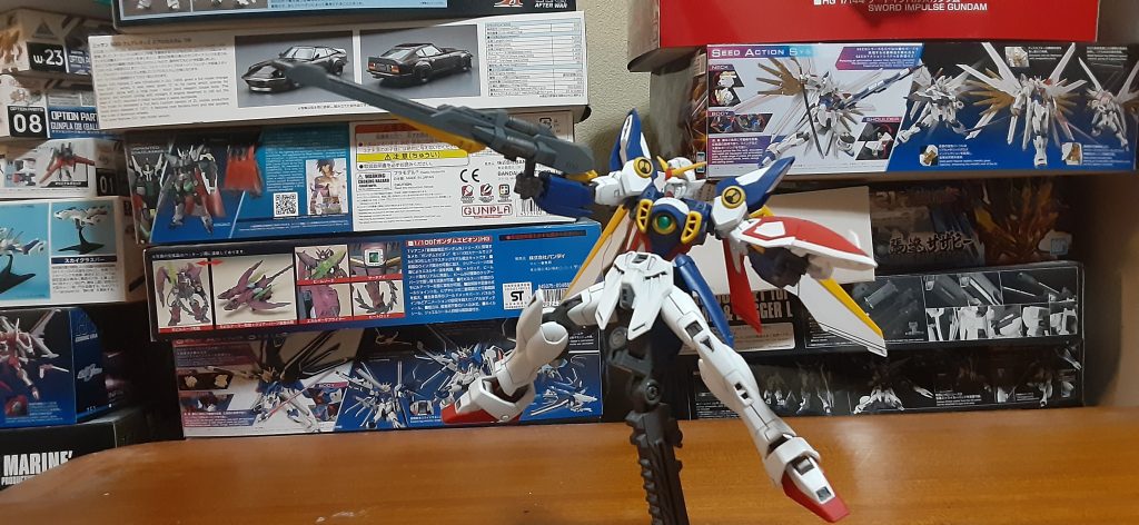 関節部分は今回は試しにMrカラー水性塗料のシルバーと焼鉄を混ぜてみました、これも良い感じ。そしてやはりモールドが多い、ケガキ針を最近購入し掘り直し。これは楽ですね、もっと早く買えば良かった。