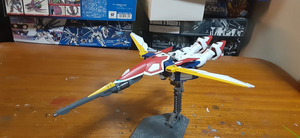 そしてバード形態。当時のキットもしっかり変形してましたがこれは細かい部分までキッチリしてますね。子供の頃はこんな変形でもカッコ良く見えたんですw
