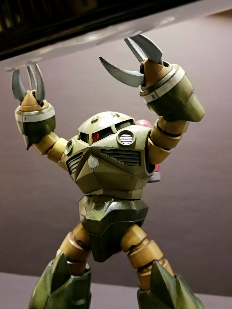 戦車を放り投げる。