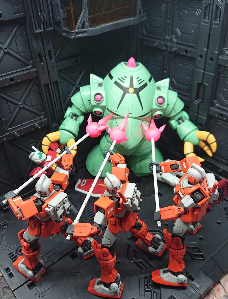 ビーム・ジャベリンも3体分作りました。なんか盗賊の親玉を追い詰める、火付盗賊改方の部下達みたいですね。