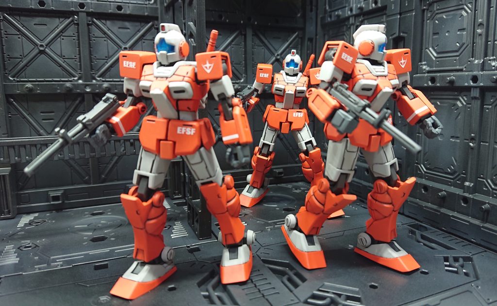 専用ライフルもプラ棒とプラ板を組み合わせて、何とか形になりました。