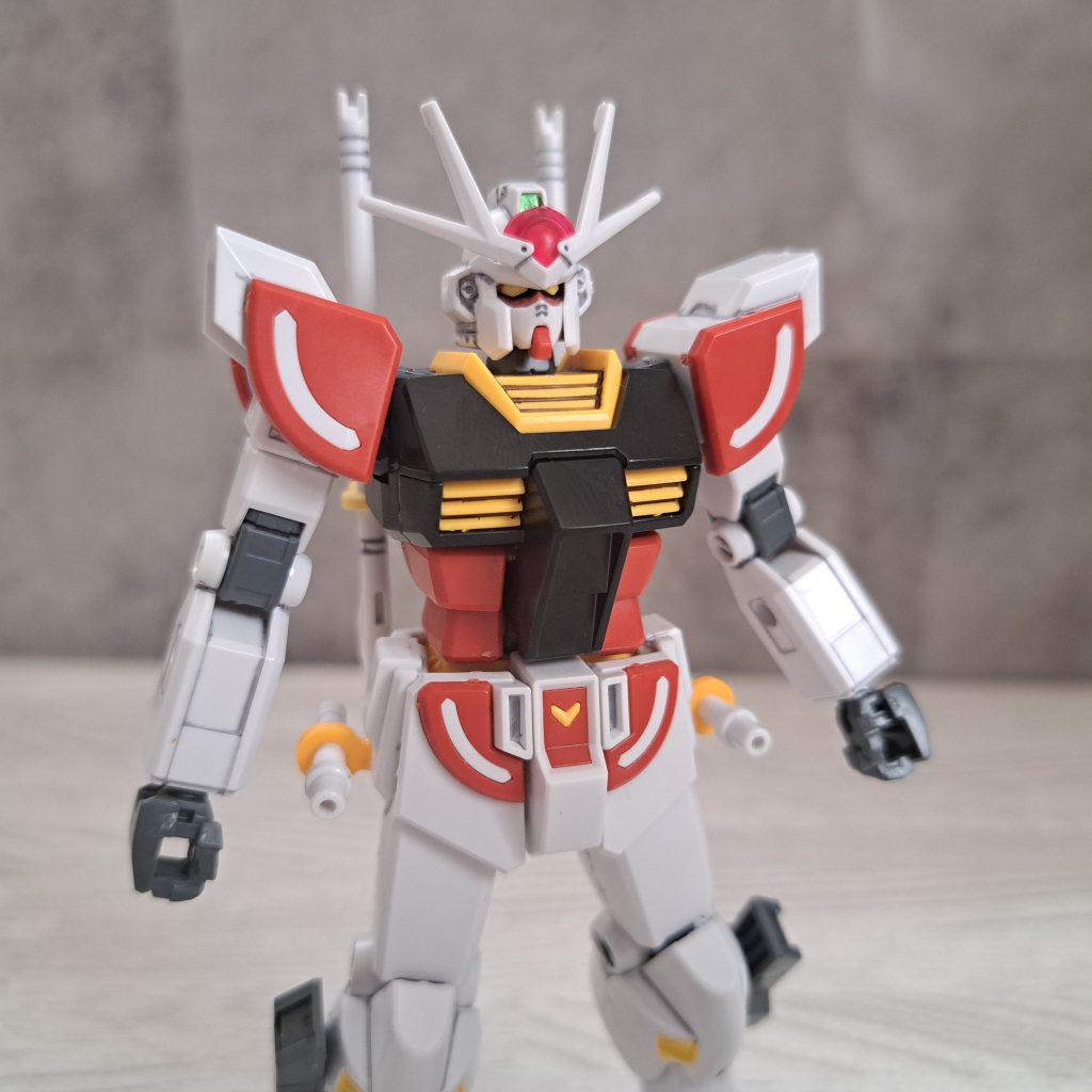 サイドアーマーをピンバイスで開けて30MSの余りパーツをくっつけてビームサーベルのホルダーに改造。モデルはガンダム試作2号機のビームサーベルのマウント位置。