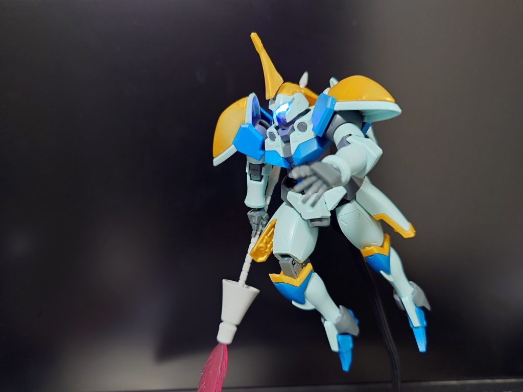 今回のギミックは蛍光クリアをシールに塗ってみました。ブラックライトでかっこよく光ります♪