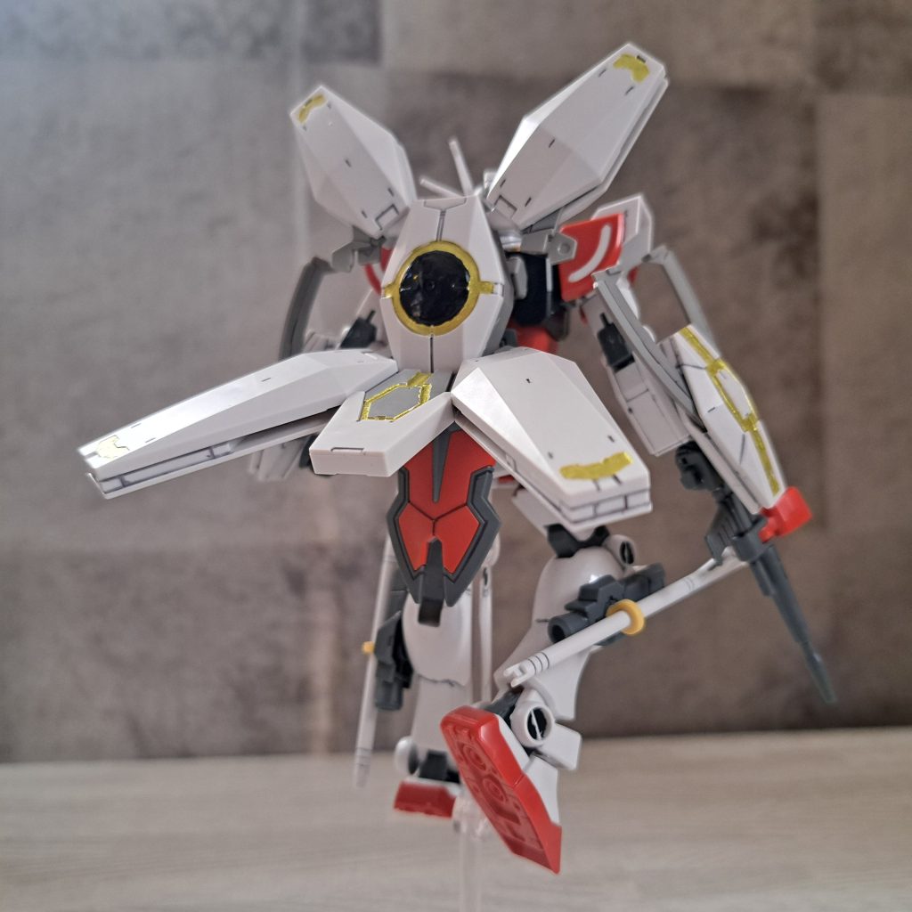 後ろ腕部ユニットをくっつける際は、腰のハードポイントにシールドを装備