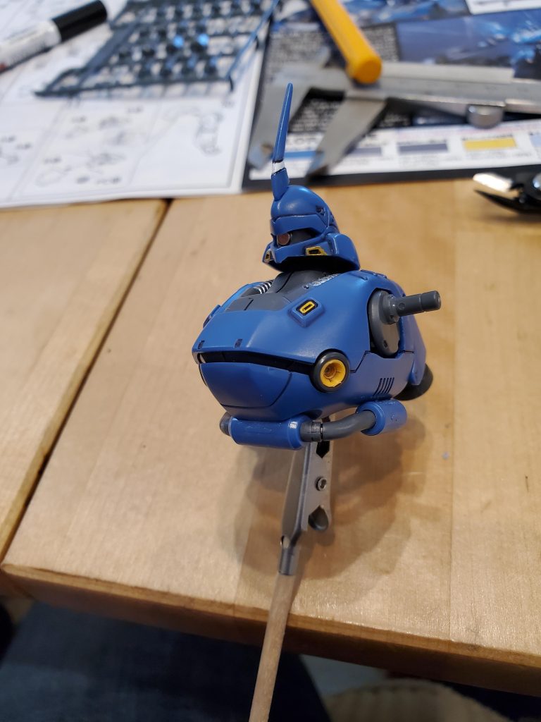 艶消しとか半艶振ったわけじゃないのに成型色で結構いい感じにくすんでる。後から盛大にスミイレはするけど、一応どんなもんか作りながらちょいちょいスミイレして行ってる。