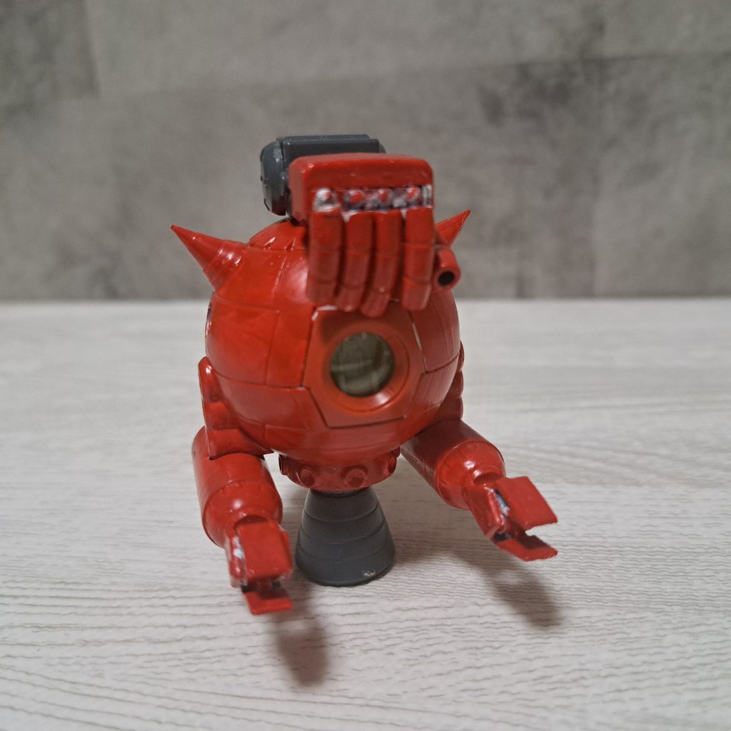 アレンジ個所はジオングの手を赤く塗装。