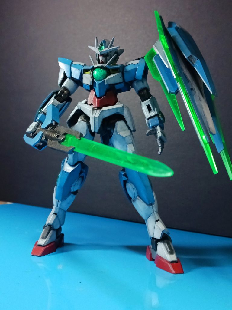 オーソドックスにGNソード持ち。シンプルが1番いい。