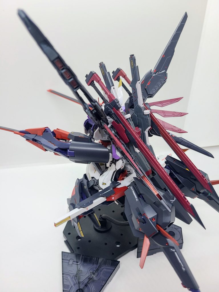 バックパック  背部ユニット「トロイメライ」クルーザーから分離後に換装し接続箇所を色々と変更。デスティニーインパルスから貰ったバックパックで、分離した機体と装備を分けたりします。トロイメライは夢や夢想って意味になります~