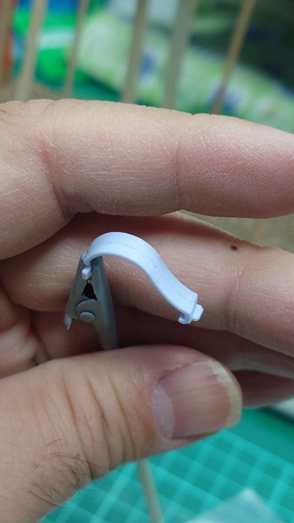 今回一番の難所。手待ちの材料ではどうやっても塗装できず。「ウレヒーロー」という塗料が良いとかなんとか・・。次回からの参考に。