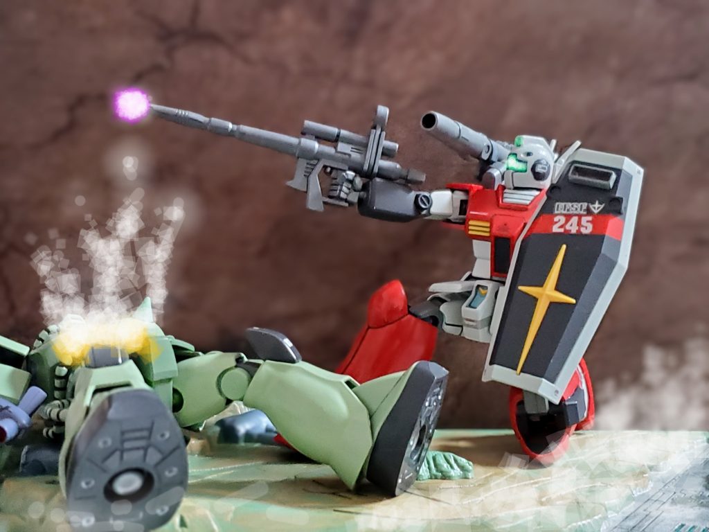 第4小隊は1機1機確実に撃破し、ソロモン内部へと侵入する😎✨膝立ち姿勢からの安定した射撃でバニング中尉らを援護するチャップ・アデル曹長のジムキャノン~👍🎶