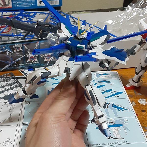 ビルドストライクまだ作ったことなかったので。RG版みたく肩アーマー小さめにしたいな。バックパックもこれ用に自作したいな。これを買った理由他に二つ、強化ライフルをあのレールガン作るベースにしようかと❗あとちょっとボリュームアップしたら丁度良さそう。してムウ専用ウィンダム用のオリジナルストライカー、これベースで行こう‼️ところでいつになったらSEEDFREEDOMのデカールセット出るんですかね、もうしびれ切らして海外のやつ買った…（3枚目）