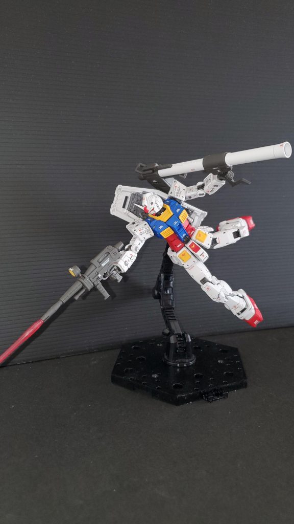 RG1.0の細身のプロポーションの方が好きだったのですがポロリのない2.0に脱帽。作っていくうちに断然2.0派になってました。