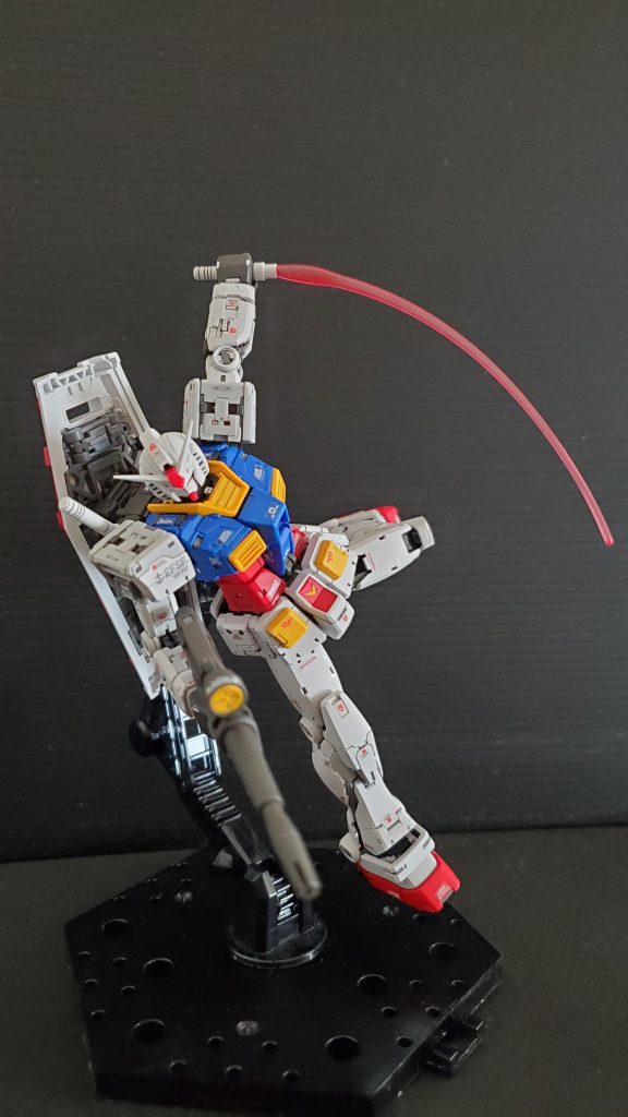 曲がったビームサーベル躍動感が出ますね