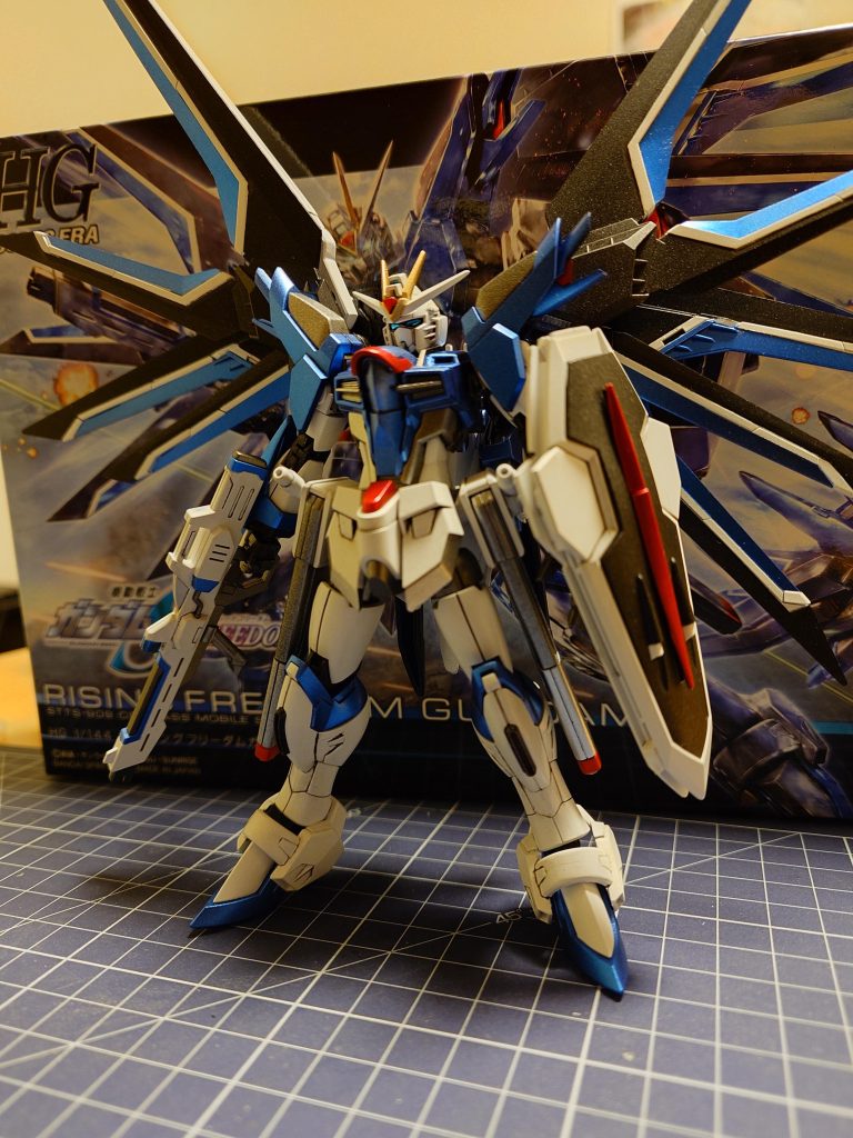 全体的に最後軽くシルバー吹いてキラキラにしたんですが、目ではよくても写真だとゴミついてるみたいになってショック・・・。