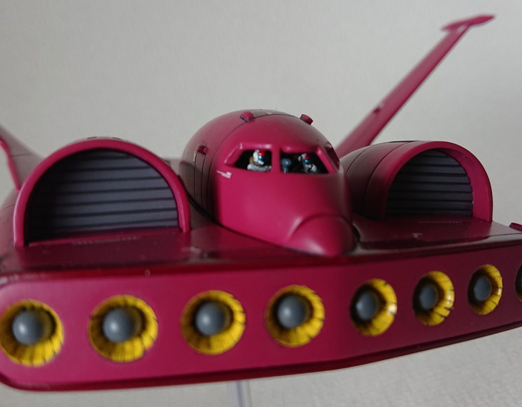 ん？見えるかしら？コックピット。奥まってしまいましたが、パイロットを乗せましたよ。どこから乗るのか分かりませんが😁