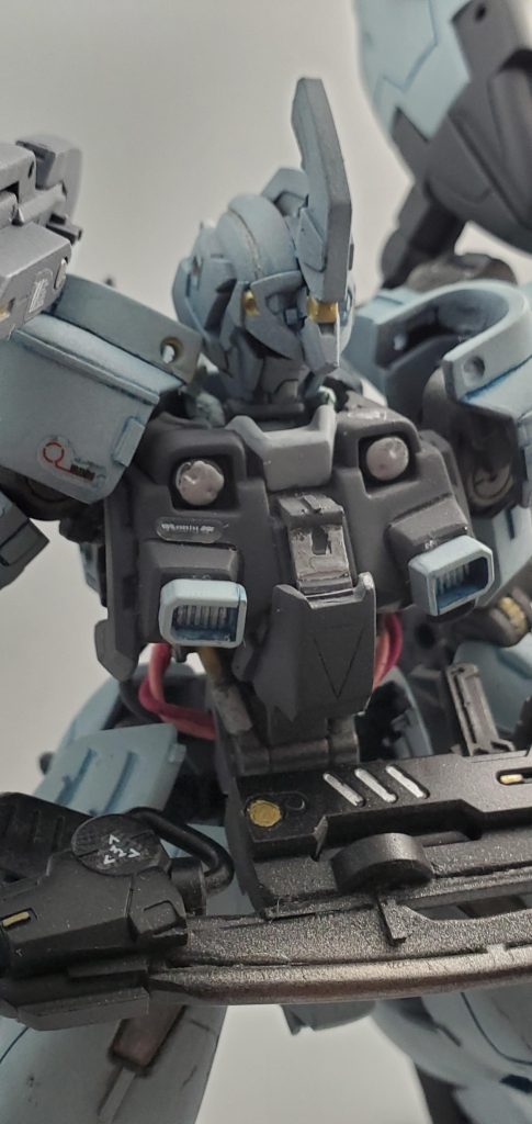 トールギスの軽量量産化の中で一つのプランとして制作された機体。軽量することでスピードを抑えることなくOZ一般兵のリスクを緩和コストダウンも狙いにある。