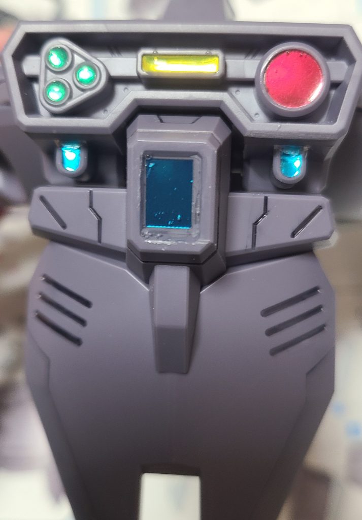 レジンを塗布した時の。大きい青いプラスチックシールの所、貼る位置微妙にずれてるわ気泡入りまくりだわで遠目からみると普通でも近くから見るとめちゃくちゃ目立つ失敗をしました……