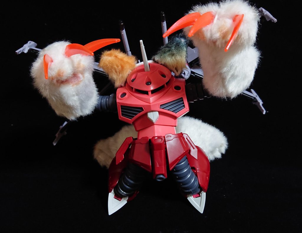 猫というよりガンダム外伝に出てくるモンスターみたいに見えるのはご愛嬌ということで。ちなみに私は犬と猫、両方好きです。