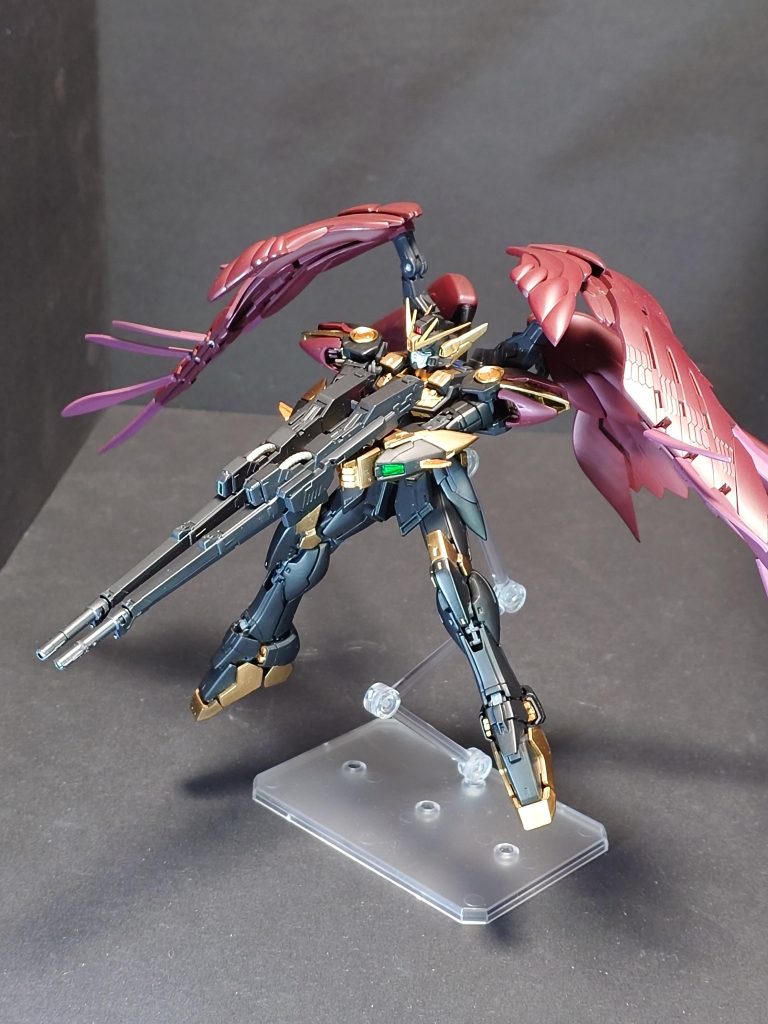 ウイングゼロといえばツインバスターライフルを構える姿が印象的ですが動かした際にハンドパーツとライフルの連結部が破損したので合体状態での撮影ができませんでしたので少し不格好で残念です。