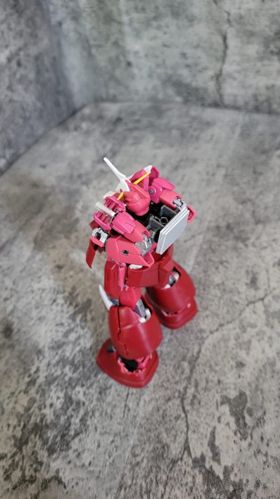 背中の穴にズゴックの上半身をまるごと付けます