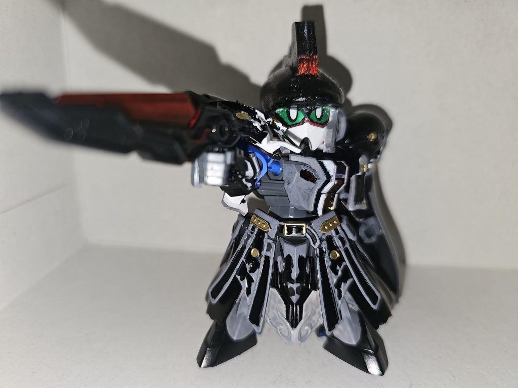 武器『ミザリーバイツ』銃にもなる剣で遠近に強く、その手堅い戦い方から『堅い手のアグラヴェイン』の異名で恐れられているとか。ちなみに武器の名前は、サ終したソシャゲの『ドールズオーダー』に登場したアグラヴェインのスキルから引用しました。まあ、『荀彧ストライクノワール』の武器そのままなのですが……。