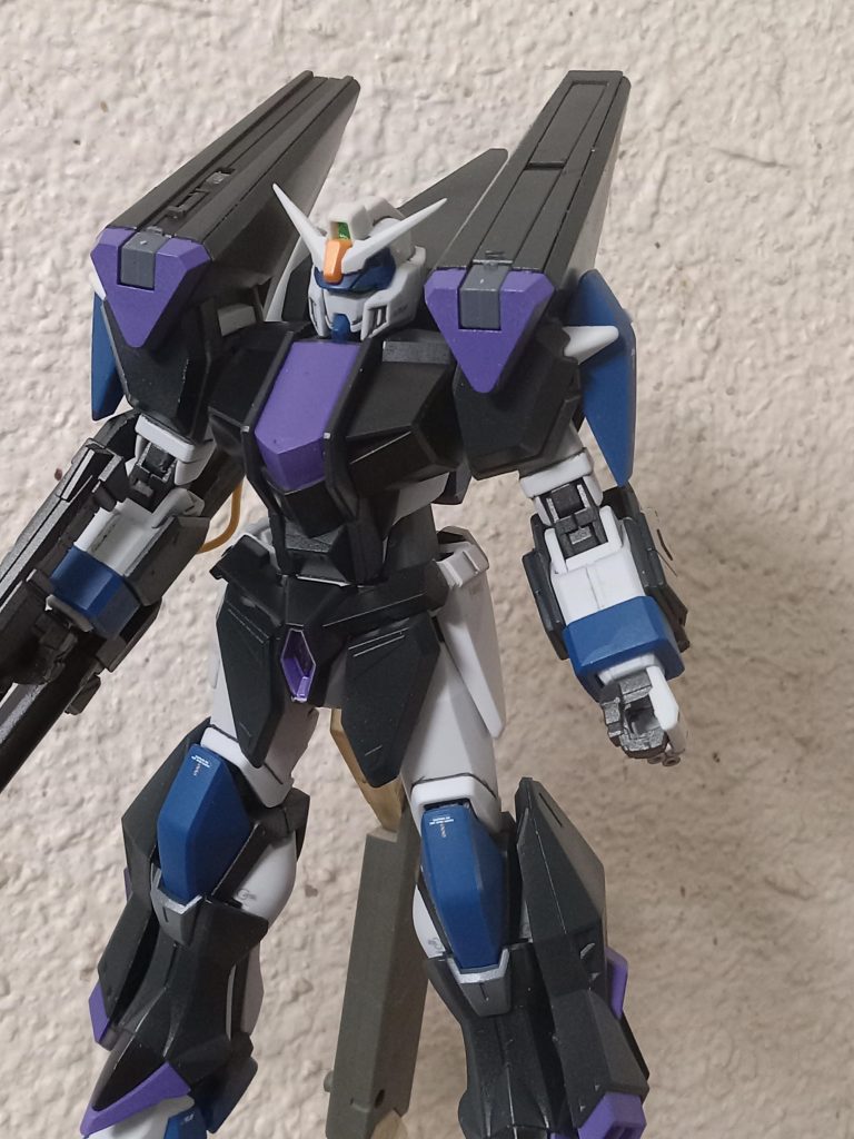 鎧の主要部分はネイビーブルーで塗装されています。アクセントカラーとして黒、グレー、紫も使用しました。