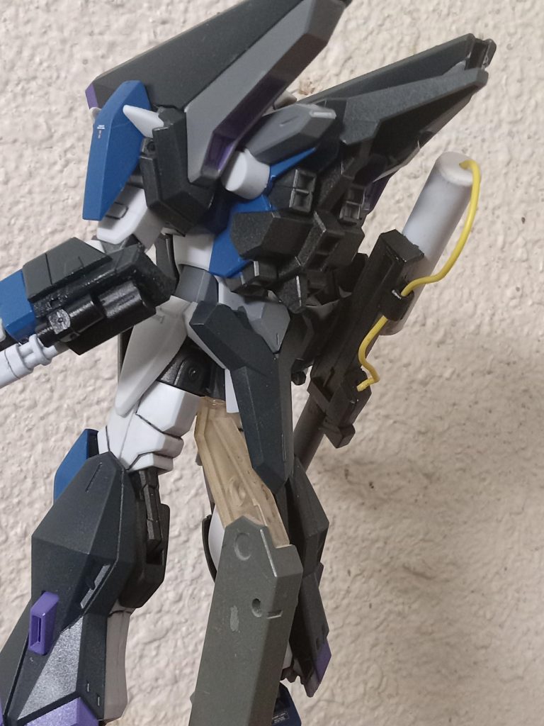 鎧は驚くほどしっかり固定されます。緩んだり、簡単に落ちたりするような感じはありません。