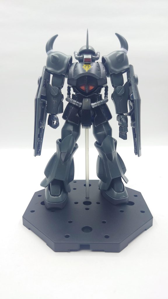 グフカス等に比べて盾が少し大きいですね。あとヒートソードが2本付属してます。