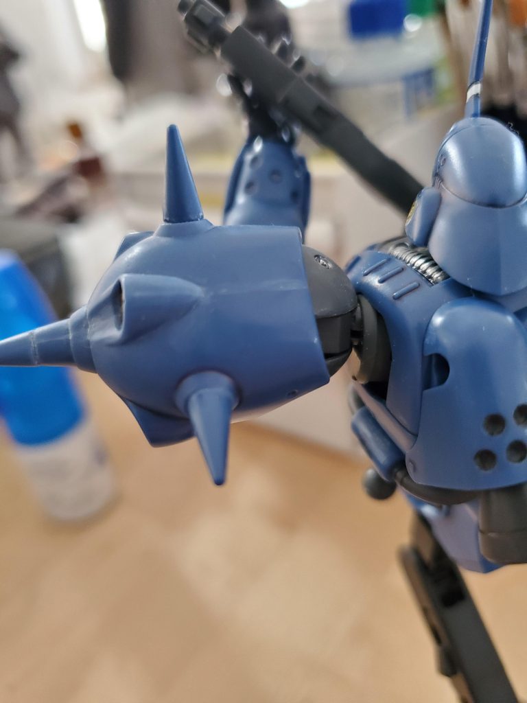 触ってみると特に出っぱりがあるわけではないけど、色がね…