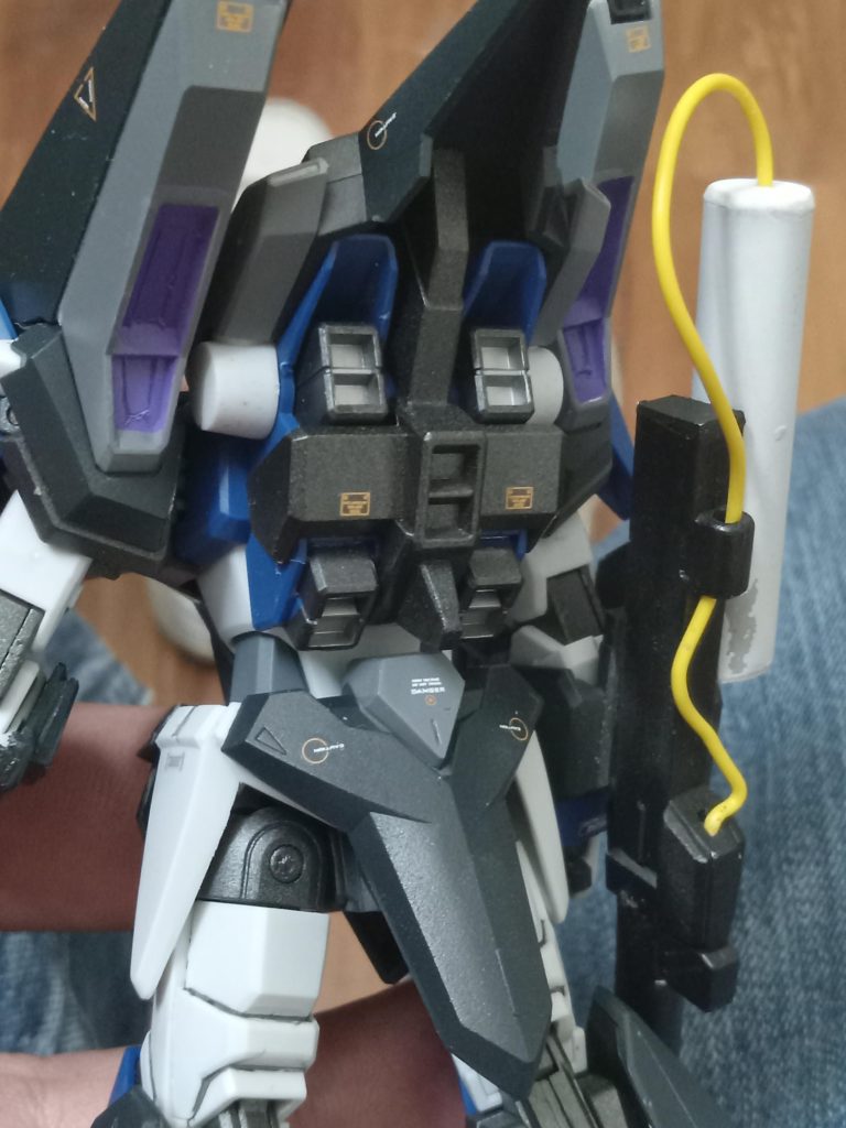 スラスターの内側は塗装する必要がありました。見た目がかっこよくなります