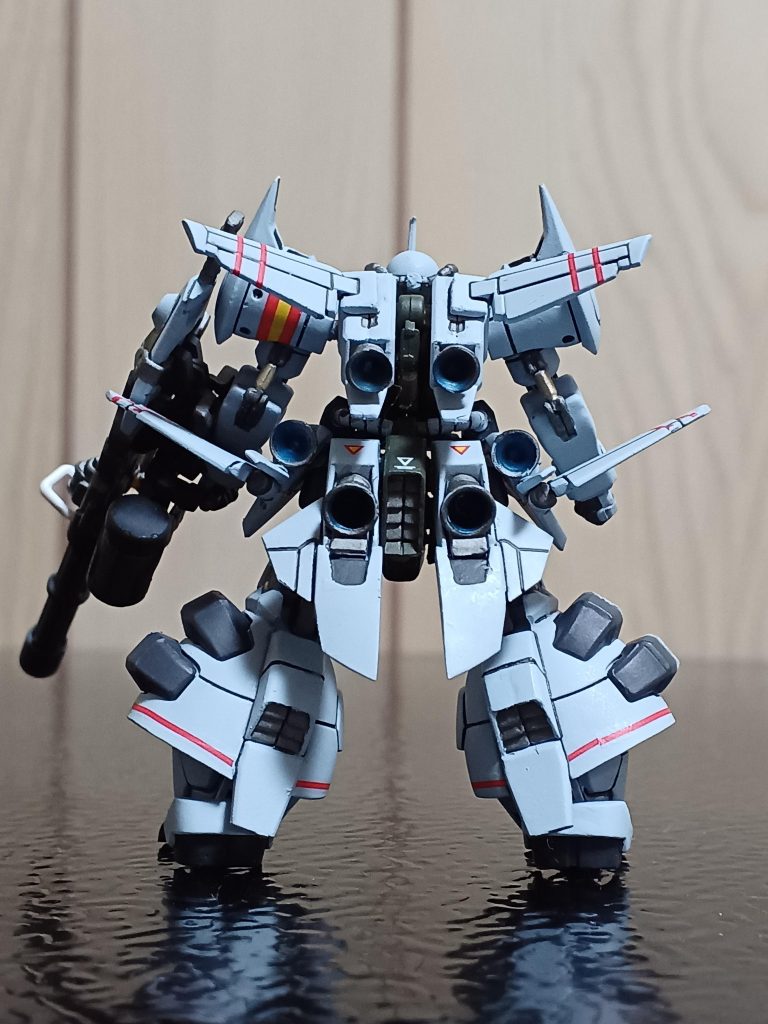 バックから。バーニアは青くしてみました！