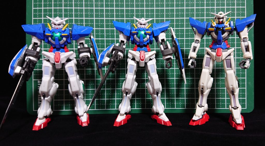 左から改修前、改修後、HCM-Pro版のエクシアです。HCM-Pro版のように9頭身まで行くのも好みではないのでHGの8頭身スタイルに寄せて寸詰まりのウエスト、短い腕をどうにかしたい。